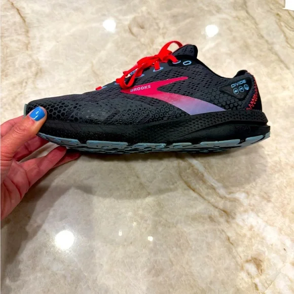 Brooks Women’s Divide 3 trail running shoe - Picture 9 of 12